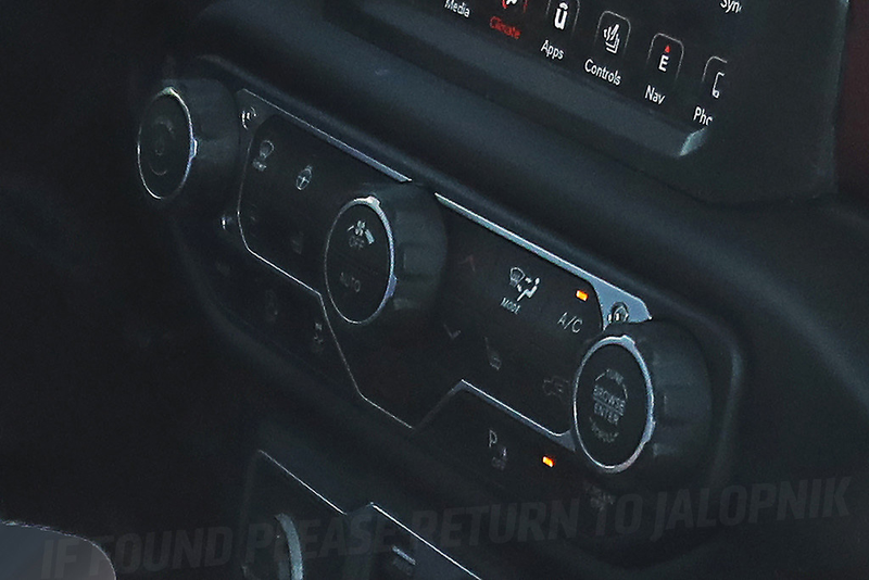 Illustration for article titled The 2018 Jeep Wrangler's Interior Actually Looks Pretty Nice